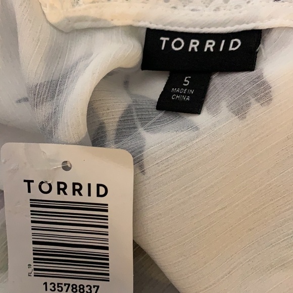 New Torrid Cold Shoulder lace trim botanical floral print blouse 5X plus - Picture 6 of 7